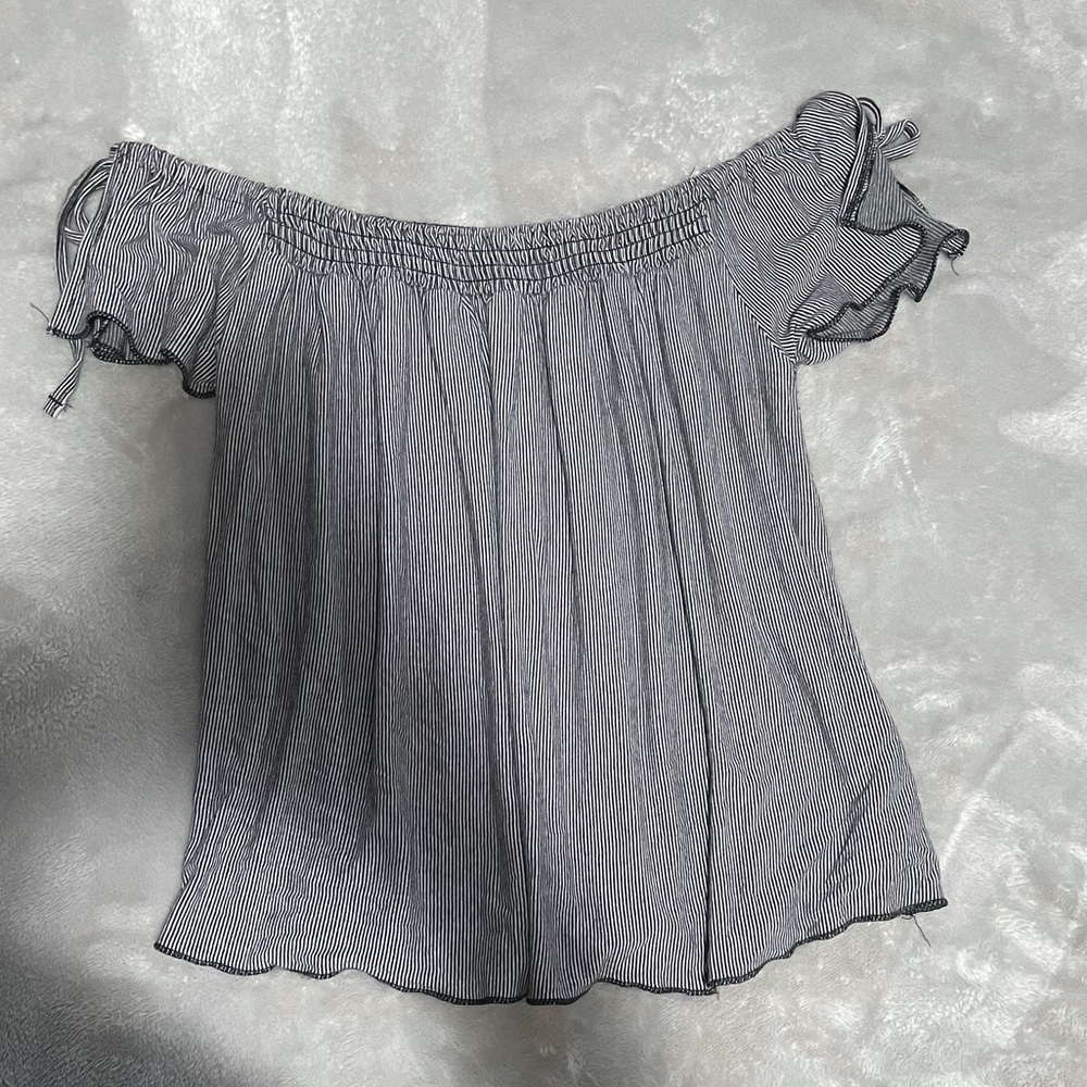 American Eagle Off Shoulder top